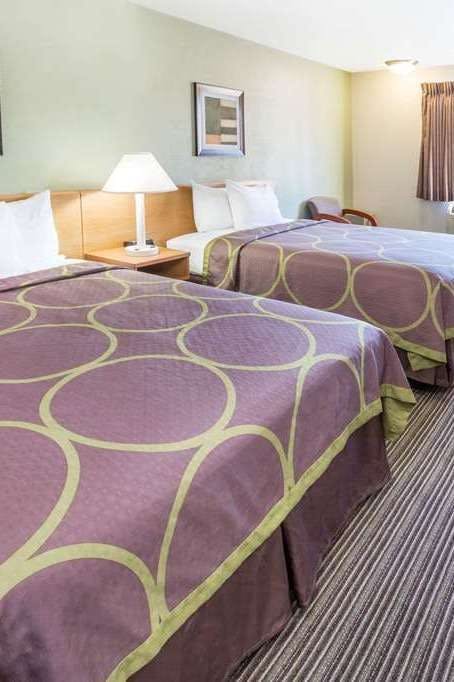 Hotel Super 8 by Wyndham Bend photo 2