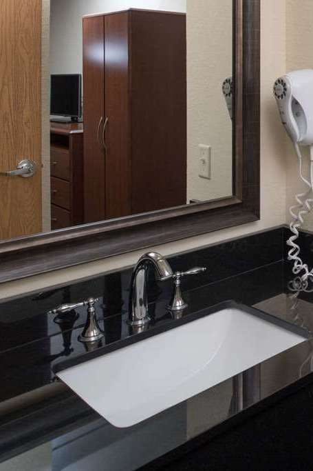 Hotel AmericInn by Wyndham Belle Fourche photo 4