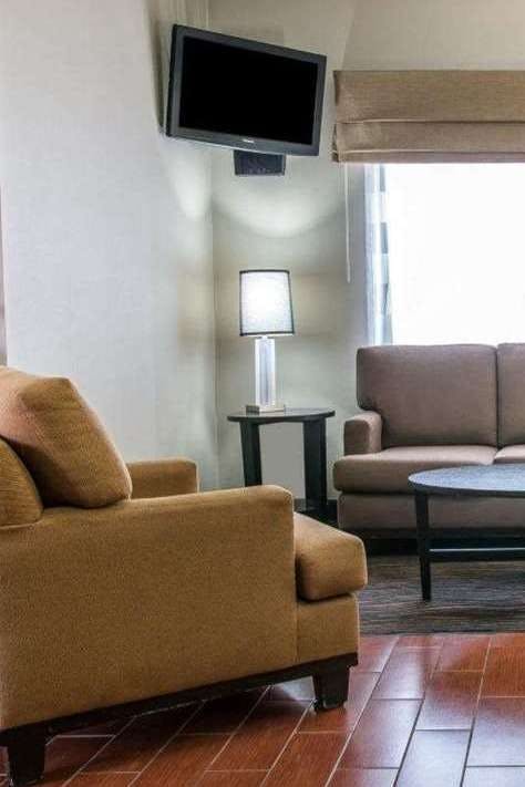 Hotel Baymont by Wyndham Flat Rock photo 4