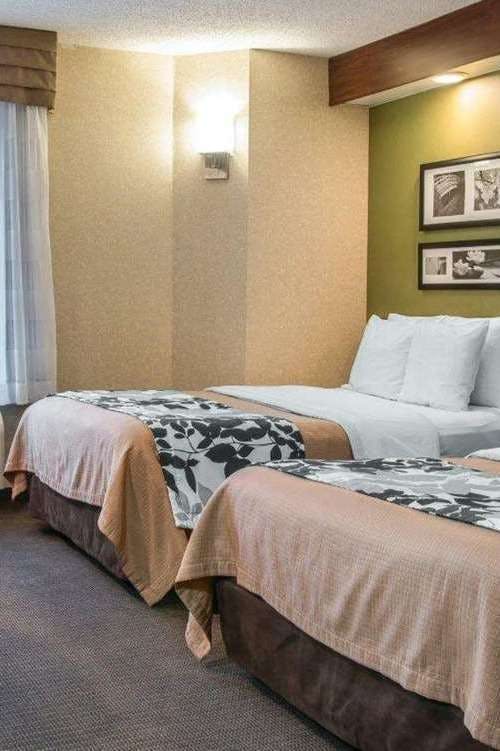 Hotel Baymont by Wyndham Flat Rock photo 3