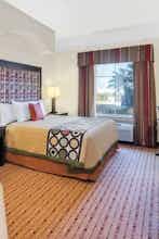 Hotel Super 8 by Wyndham Hidalgo/McAllen Area photo 1