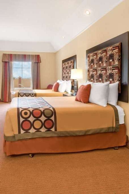 Hotel Super 8 by Wyndham Hidalgo/McAllen Area photo 2