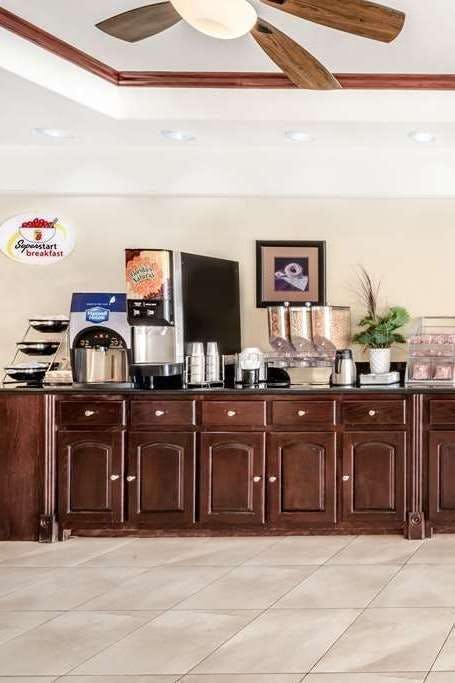 Hotel Super 8 by Wyndham Hidalgo/McAllen Area photo 5