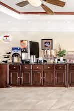 Hotel Super 8 by Wyndham Hidalgo/McAllen Area photo 5