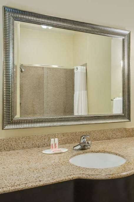 Hotel Super 8 by Wyndham Hidalgo/McAllen Area photo 3