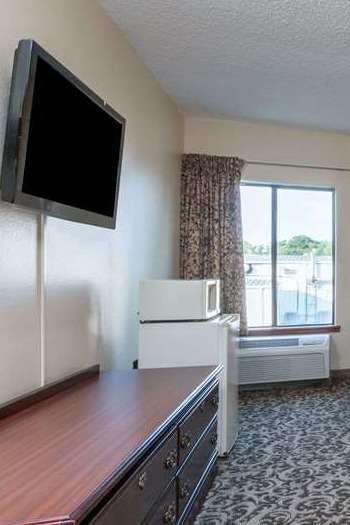 Hotel Days Inn by Wyndham LaPlace- New Orleans photo 3