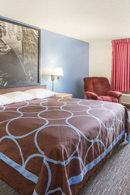 Hotel Super 8 by Wyndham Monmouth IL photo 1