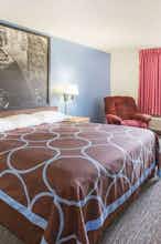 Hotel Super 8 by Wyndham Monmouth IL photo 1