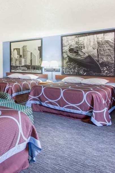 Hotel Super 8 by Wyndham Monmouth IL photo 2