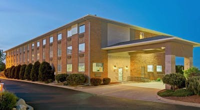 Super 8 by Wyndham Gurnee