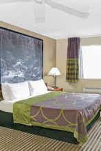 Hotel Super 8 by Wyndham Gurnee photo 1