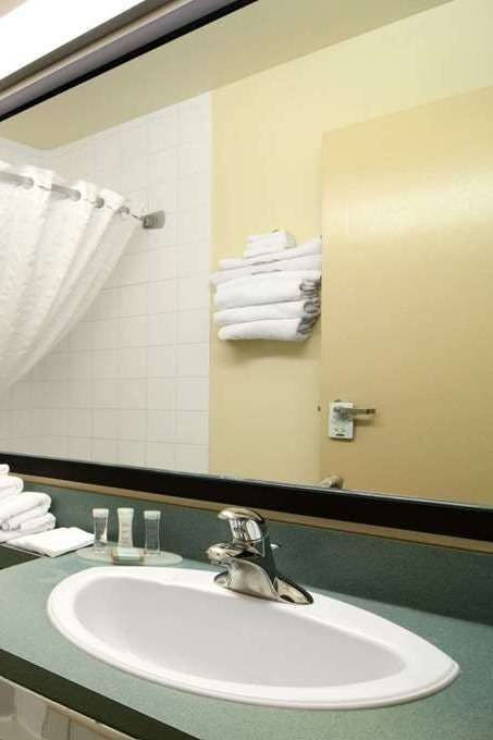 Hotel Travelodge by Wyndham Drumhllr photo 4