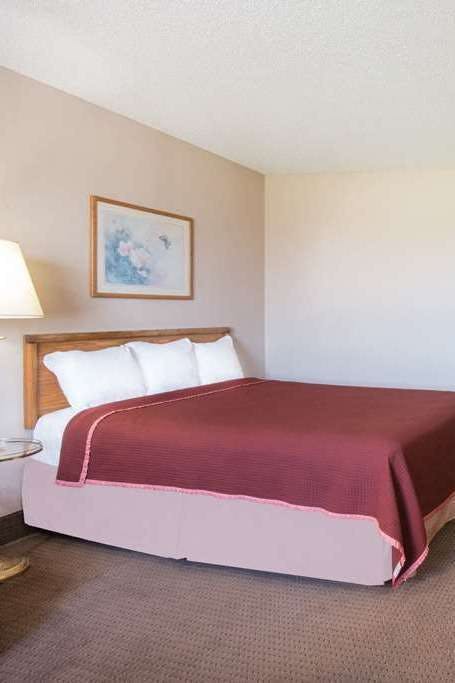 Hotel Super 8 by Wyndham Abilene KS photo 1