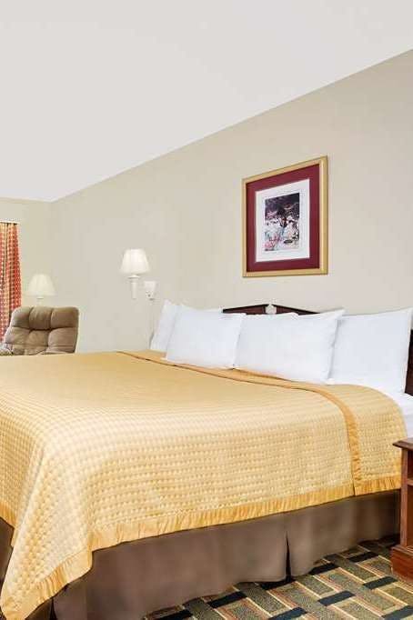 Hotel Days Inn by Wyndham Spartanburg photo 1