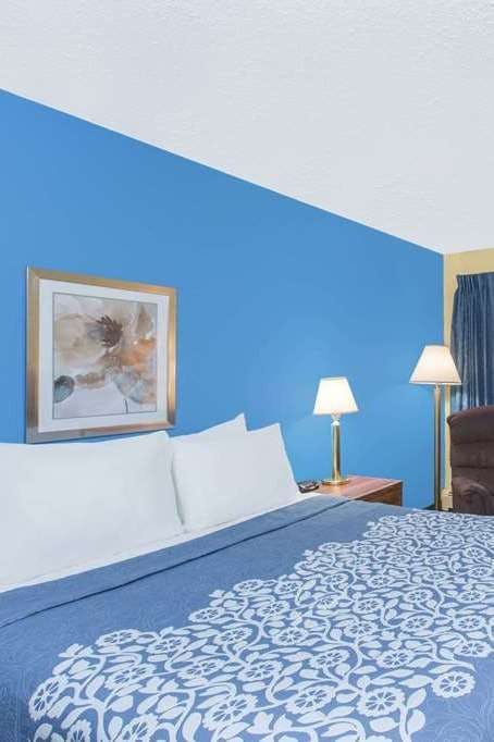 Hotel Days Inn by Wyndham Sioux Falls Empire photo 1