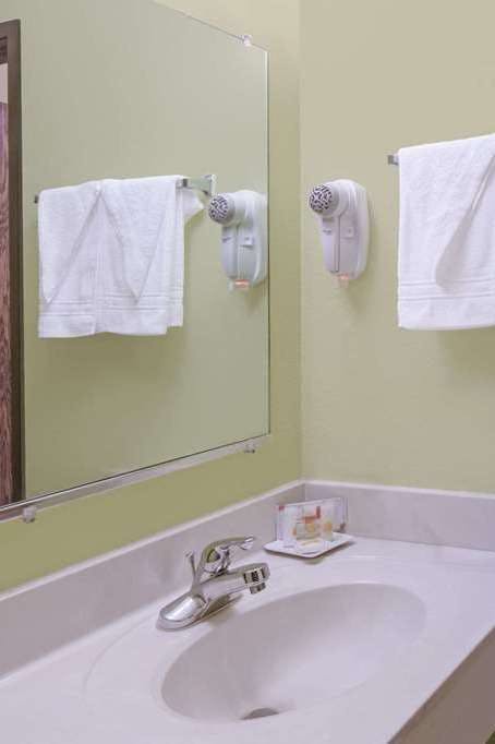 Hotel Days Inn by Wyndham Sioux Falls Empire photo 4