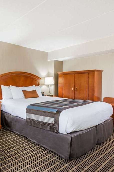 Hotel Wingate by Wyndham Springfield photo 2