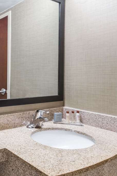 Hotel Wingate by Wyndham Springfield photo 4