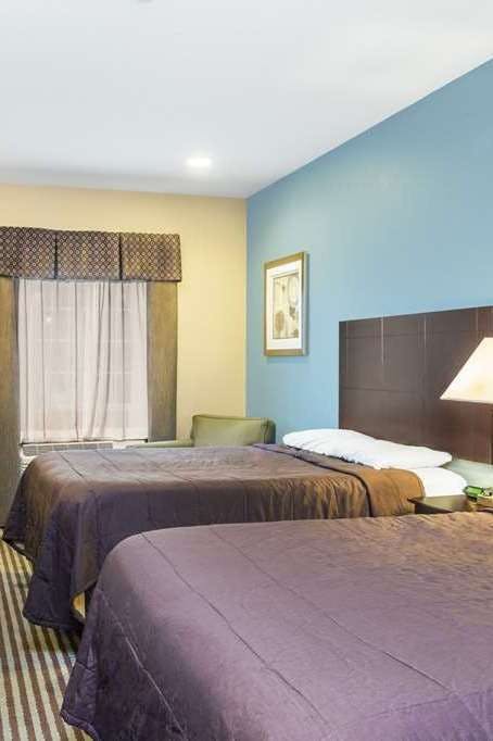 Hotel Super 8 by Wyndham Center photo 2