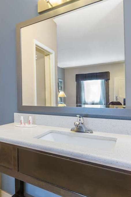 Hotel Super 8 by Wyndham Center photo 4