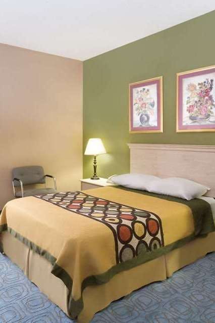 Hotel Super 8 by Wyndham Freeport photo 1