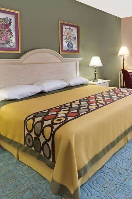 Hotel Super 8 by Wyndham Freeport photo 2