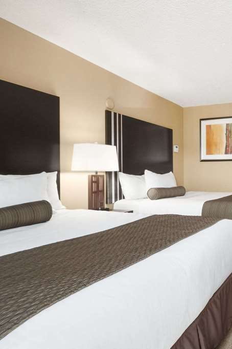 Hotel Days Inn by Wyndham Calgary Northwest photo 3