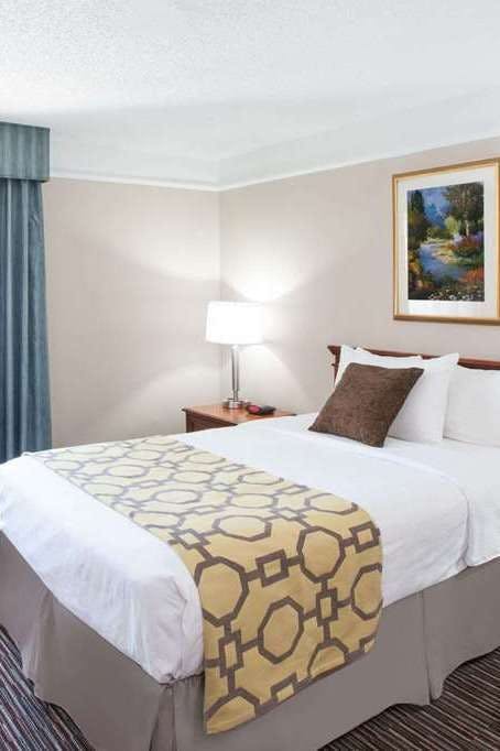 Hotel Baymont by Wyndham Texarkana photo 1