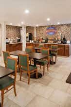 Hotel Baymont Texarkana photo 5