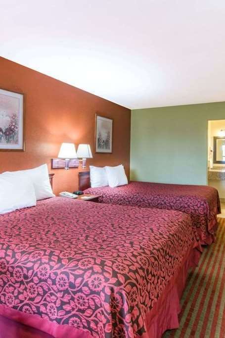 Hotel Days Inn by Wyndham McAllen photo 2