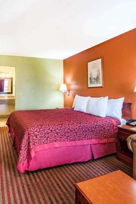 Hotel Days Inn by Wyndham McAllen photo 1