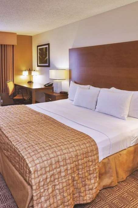 Hotel La Quinta Inn & Suites by Wyndham Danbury photo 1