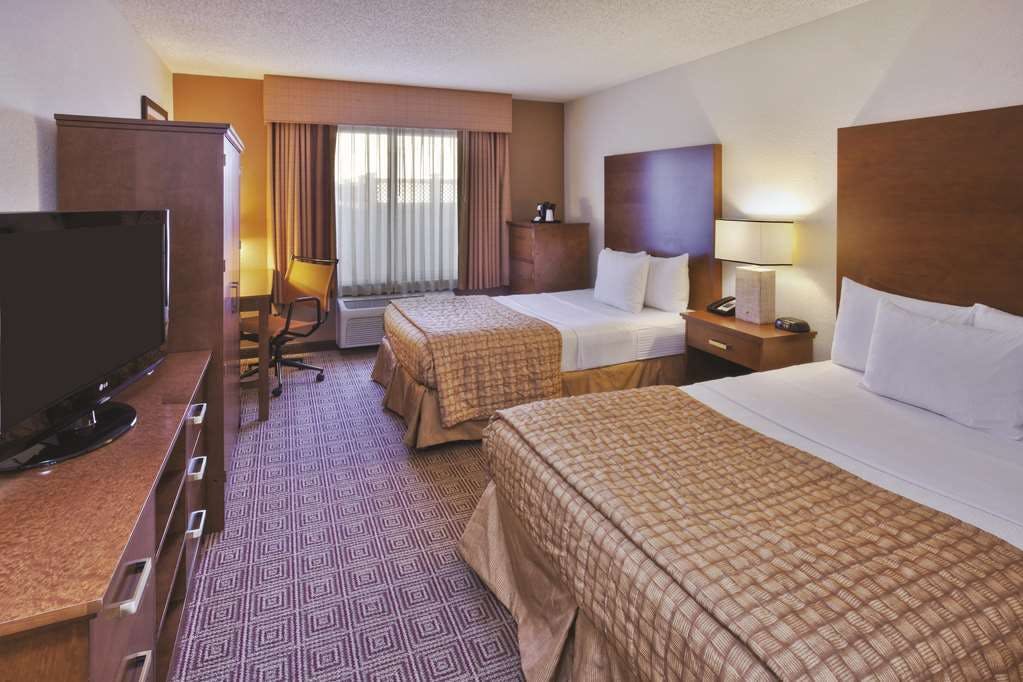 Hotel La Quinta Inn & Suites by Wyndham Danbury photo 4