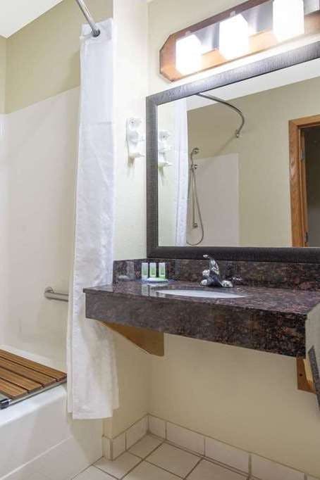 Hotel AmericInn by Wyndham Black River Falls I-94 on ATV Trail photo 4