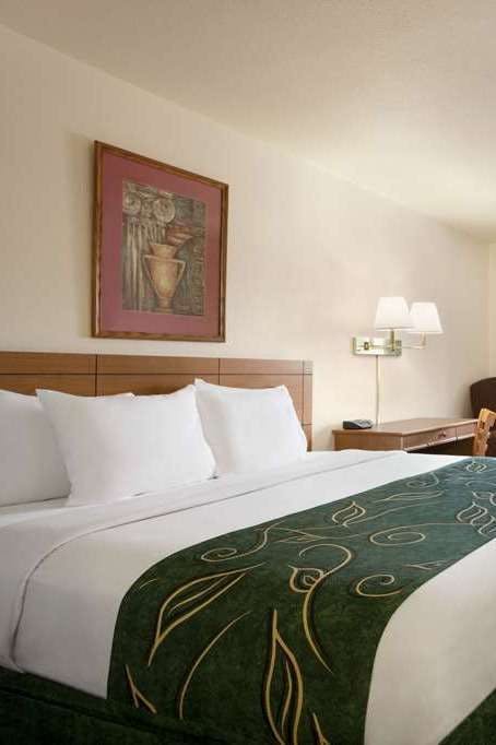 Hotel Baymont Hearne photo 2