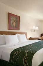 Hotel Baymont Hearne photo 2