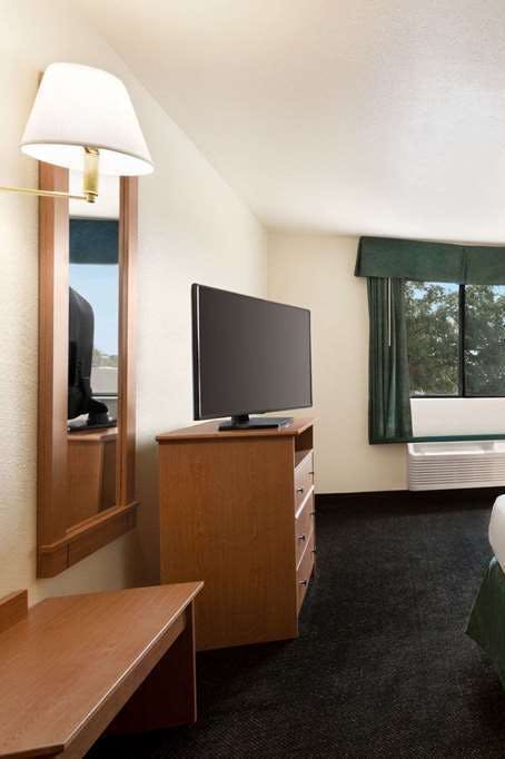 Hotel Baymont Hearne photo 4