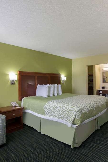Hotel Days Inn & Suites by Wyndham Big Spring photo 1