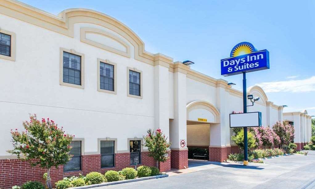 Days Inn & Suites by Wyndham Big Spring