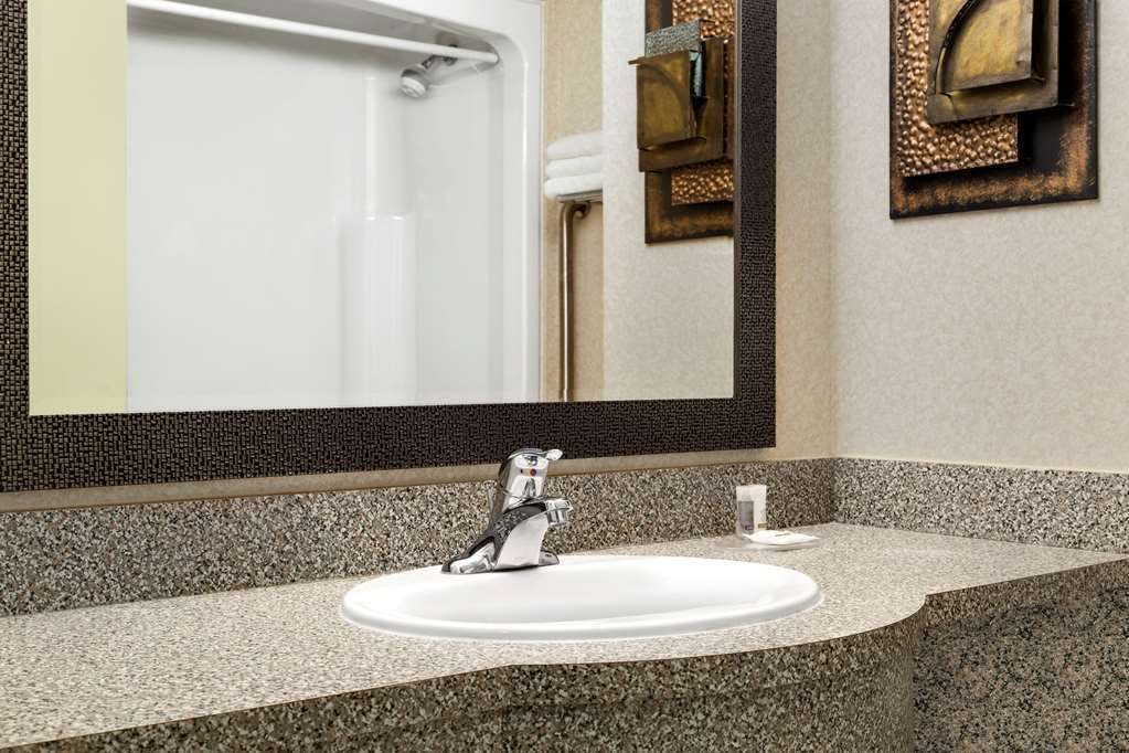 Hotel Days Inn by Wyndham Niagara Falls Centre St. By the Falls photo 3