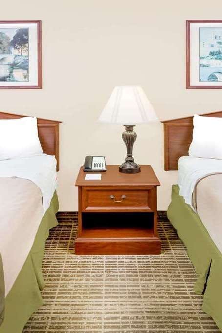 Hotel Baymont by Wyndham Grenada photo 2