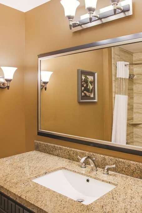 Hotel La Quinta Inn & Suites by Wyndham Allen at The Village photo 5