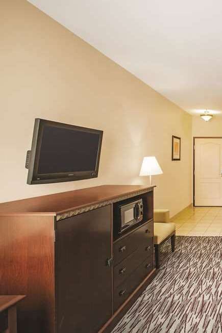 Hotel La Quinta Inn & Suites by Wyndham Allen at The Village photo 3