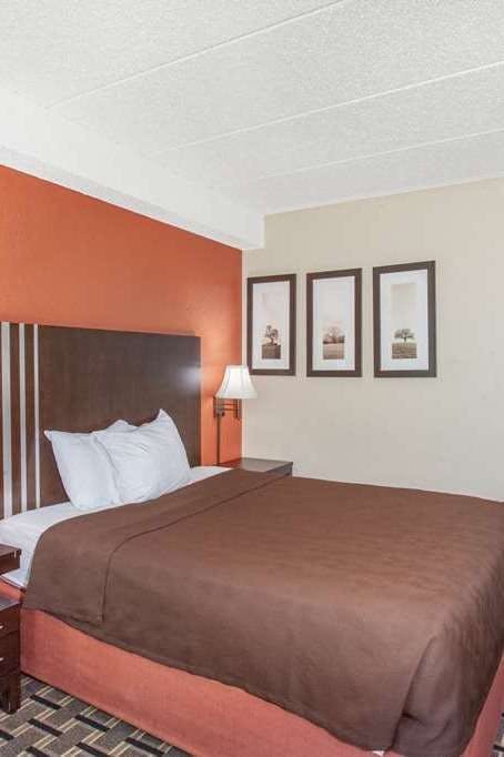 Hotel AmericInn by Wyndham Cloquet photo 1