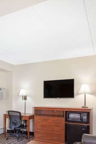 Hotel AmericInn by Wyndham Cloquet photo 4