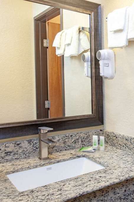 Hotel AmericInn by Wyndham Cloquet photo 5