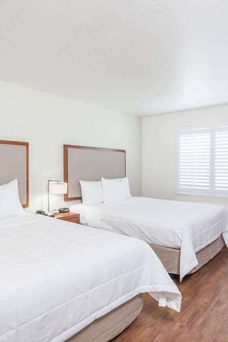 Hotel Hawthorn Suites by Wyndham Victorville photo 2