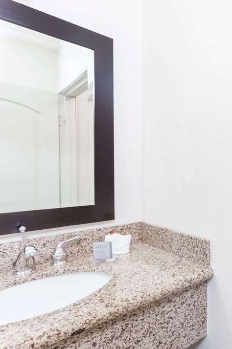 Hotel Hawthorn Suites by Wyndham Victorville photo 4