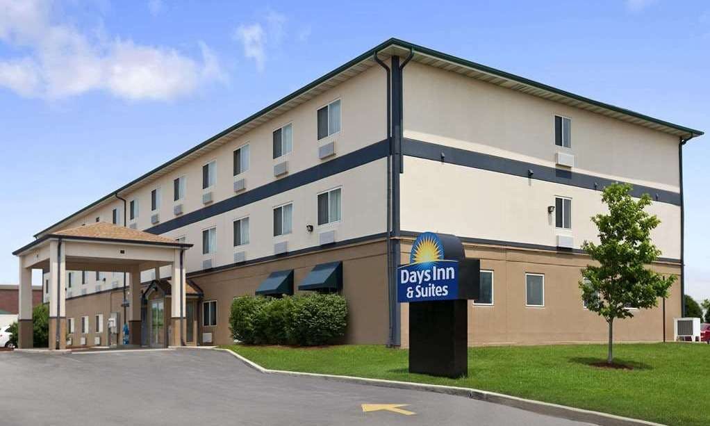 Days Inn & Suites by Wyndham Romeoville