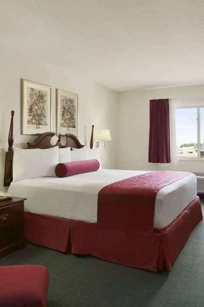 Hotel Days Inn & Suites by Wyndham Romeoville photo 1